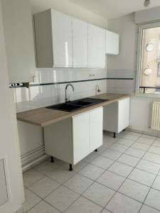 photo For rent Apartment LYON-4EME-ARRONDISSEMENT 69