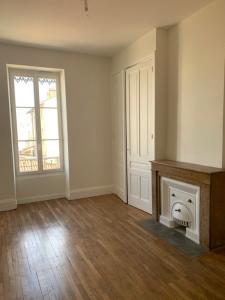 photo For rent Apartment OULLINS 69