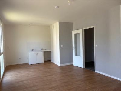 photo For rent Apartment CHATRE 36
