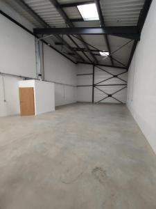 photo For rent Commerce PAVILLY 76