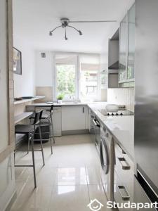 Location Appartement PARIS-18EME-ARRONDISSEMENT  75