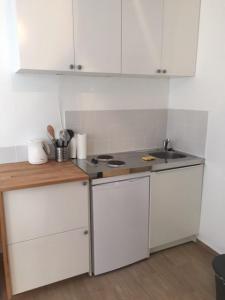 photo For rent Apartment TASSIN-LA-DEMI-LUNE 69