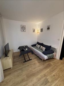 photo For rent Apartment FRESNES 94