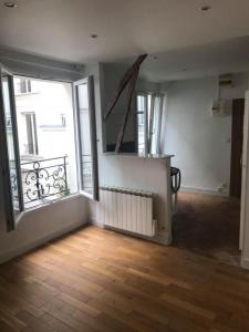 photo For rent Apartment PARIS-18EME-ARRONDISSEMENT 75