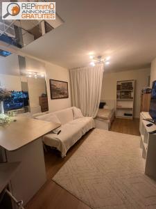 photo For rent Apartment PARIS-18EME-ARRONDISSEMENT 75