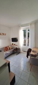photo For rent Apartment PARIS-18EME-ARRONDISSEMENT 75