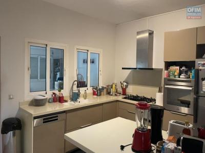 For sale House POSSESSION 