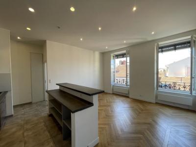 photo For rent Apartment LYON-7EME-ARRONDISSEMENT 69