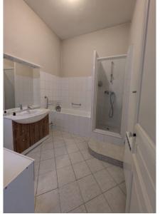 photo For rent Apartment BORDEAUX 33