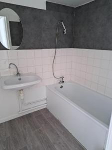 For rent Apartment ROZIER-EN-DONZY 