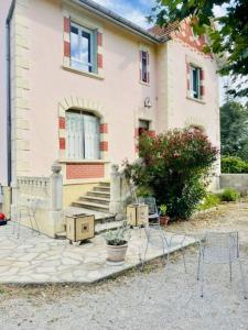 Vente Maison 8 pices VIOLES 84150