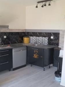 photo For rent House ETAULIERS 33