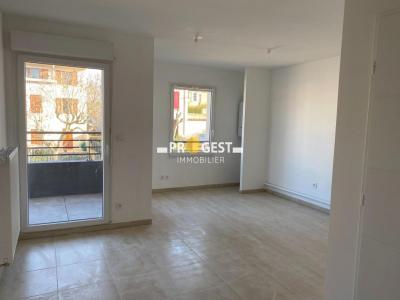 photo For rent Apartment GREASQUE 13