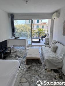 photo For rent Apartment JUAN-LES-PINS 06