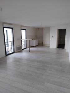 photo For rent Apartment SENS 89