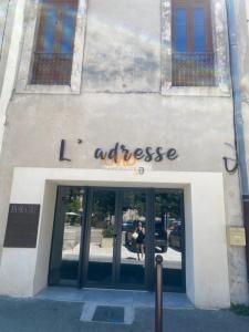 photo For sale Commerce MONTEUX 84