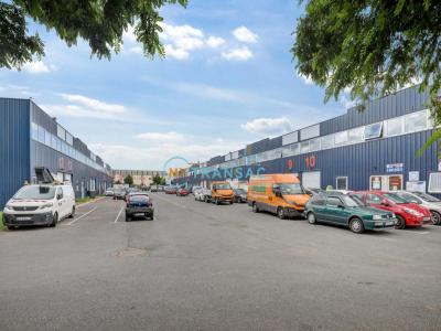 photo For rent Commerce CHILLY-MAZARIN 91