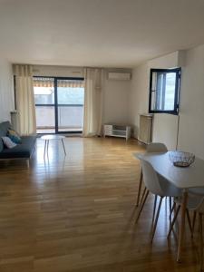 photo For rent Apartment BORDEAUX 33