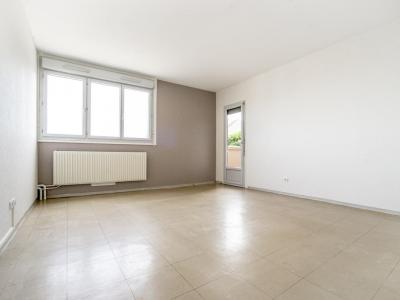 For rent Apartment MONTCENIS 