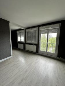 For rent Apartment COMMENTRY  03