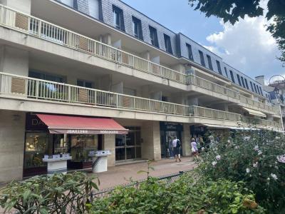 photo For rent Apartment CHANTILLY 60