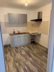 photo For rent Apartment CHATEAU-THIERRY 02