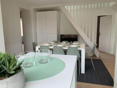 photo For rent Apartment LYON-8EME-ARRONDISSEMENT 69