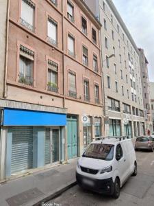 photo For rent Commercial office LYON-7EME-ARRONDISSEMENT 69