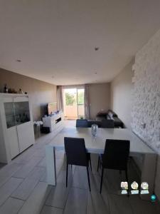 photo For rent Apartment SEYNE-SUR-MER 83