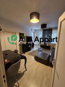 photo For rent Apartment PARIS-18EME-ARRONDISSEMENT 75