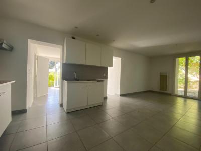 photo For rent Apartment VILLENEUVE-LES-AVIGNON 30
