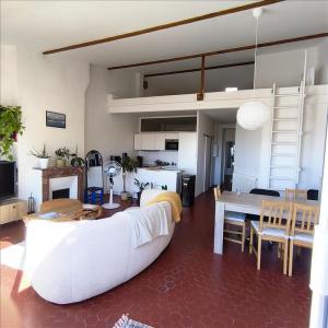 photo For rent Apartment MARSEILLE-6EME-ARRONDISSEMENT 13