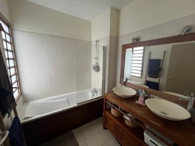 For sale Apartment SAINTE-CLOTILDE