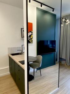 photo For rent Apartment LYON-6EME-ARRONDISSEMENT 69