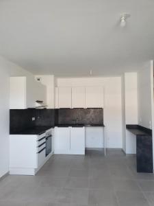 photo For rent Apartment MOUGINS 06