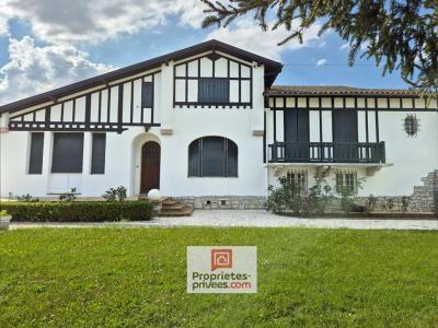 Vente Maison 8 pièces PUYOO 64270