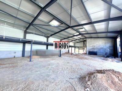 photo For rent Commerce CRAU 83