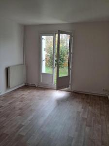 For rent Apartment CHAMPIGNY-SUR-VEUDE