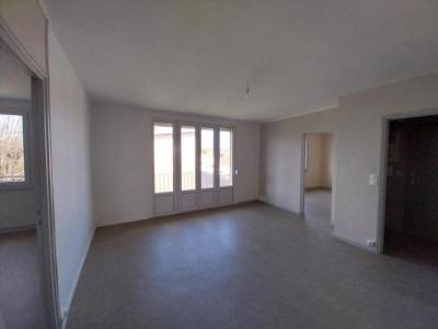 For rent Apartment CHALINDREY  52