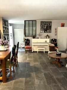 photo For rent House MIRABEAU 84
