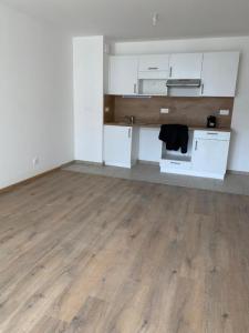 For rent Apartment AVRILLE 