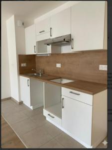 Location Appartement AVRILLE 