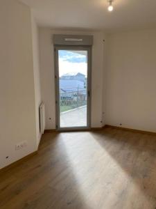 For rent Apartment AVRILLE 