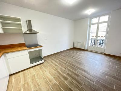 Location Appartement 2 pièces MARSEILLE-1ER-ARRONDISSEMENT 13001