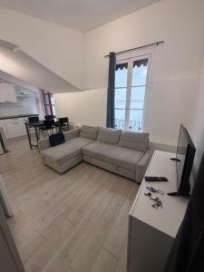 photo For rent Apartment LYON-3EME-ARRONDISSEMENT 69