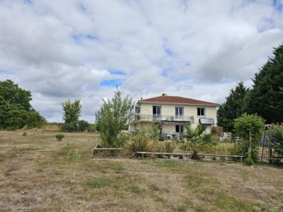 For sale House AUNAC 