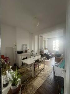 Location Appartement 4 pièces BORDEAUX 33000