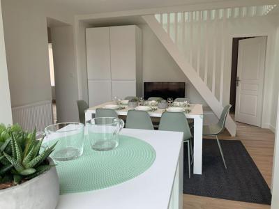 Location Appartement 8 pi�ces LYON-8EME-ARRONDISSEMENT 69008