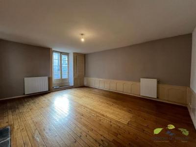 Location Appartement SAINT-LEONARD-DE-NOBLAT 
