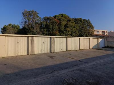 Location Parking SARRIANS 84260